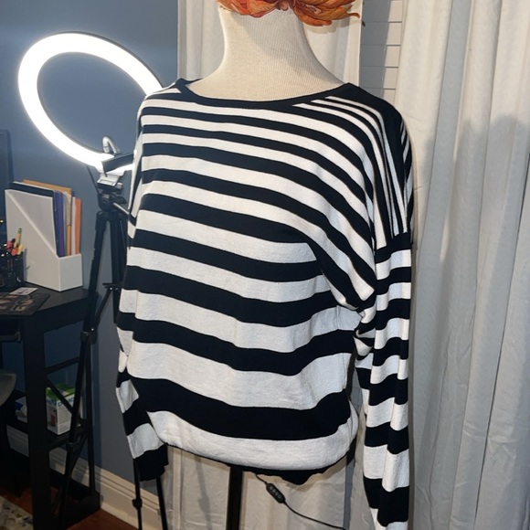 Blk Wht Sweater - Picture 3 of 3